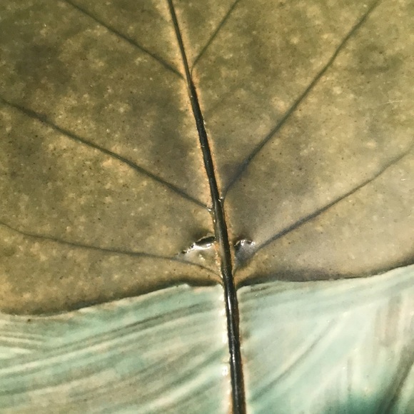 Leaf Design 6” Plate Pottery - Picture 3 of 4